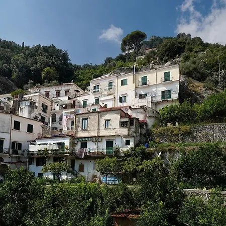 Centre Flats شقة أمالفي