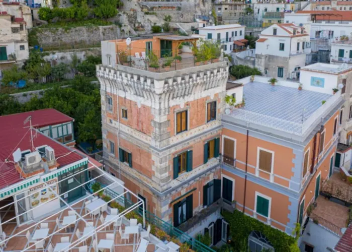 Centre Flats شقة *